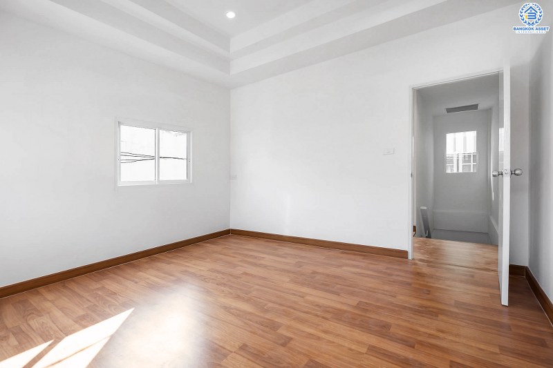 บ้านมือสองตกแต่งใหม่ ห้องมุม! ม.พิมานนิเวศน์ ติวานนท์-สามัคคี พร้อมอยู่ เนื้อที่ 16 ตร.ว. ฟังก์ชั่น 2 ห้องนอนใหญ่ 2 ห้องน้ำ ครบครันทั้งครัวเคาน์เตอร์ และที่จอดรถ บนทำเลโซนเมือง เชื่อมต่อหลายเส้นทาง รองรับทุกไลฟ์สไตล์ ใกล้ทางด่วนงามวงศ์วาน และสถานที่ราชการหลายแห่ง ราคาสุดคุ้ม!...