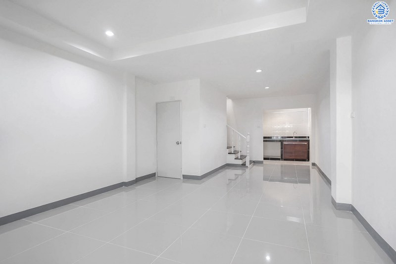 บ้านมือสองตกแต่งใหม่ ทำเลโซนเมือง! ม.พิมานนิเวศน์ สุดคุ้ม! พร้อมอยู่ เนื้อที่ 16 ตร.ว. ฟังก์ชั่น 2 ห้องนอนใหญ่ 2 ห้องน้ำ ครบครันทั้งครัวเคาน์เตอร์ และที่จอดรถ บนทำเลที่เชื่อมต่อหลายเส้นทาง ใกล้ทางด่วนงามวงศ์วาน และสถานที่ราชการหลายแห่ง ราคาพิเศษสุด!