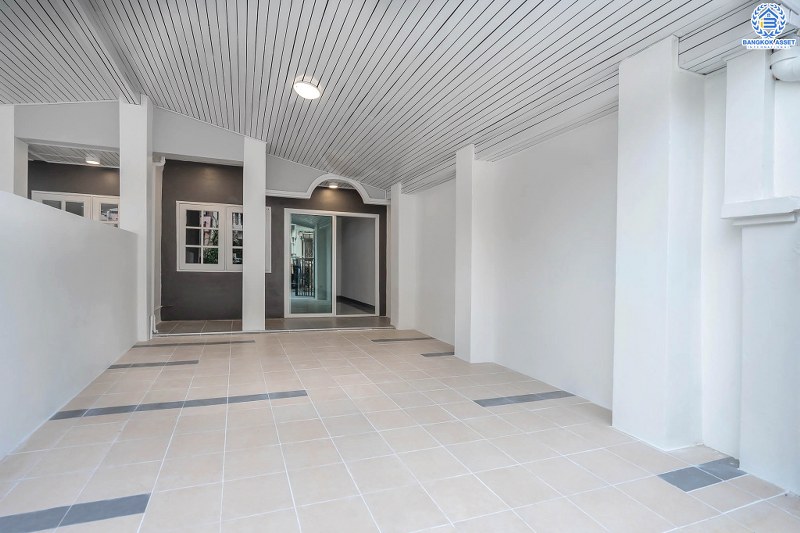 บ้านมือสองตกแต่งใหม่ ทำเลโซนเมือง! ม.พิมานนิเวศน์ สุดคุ้ม! พร้อมอยู่ เนื้อที่ 16 ตร.ว. ฟังก์ชั่น 2 ห้องนอนใหญ่ 2 ห้องน้ำ ครบครันทั้งครัวเคาน์เตอร์ และที่จอดรถ บนทำเลที่เชื่อมต่อหลายเส้นทาง ใกล้ทางด่วนงามวงศ์วาน และสถานที่ราชการหลายแห่ง ราคาพิเศษสุด!