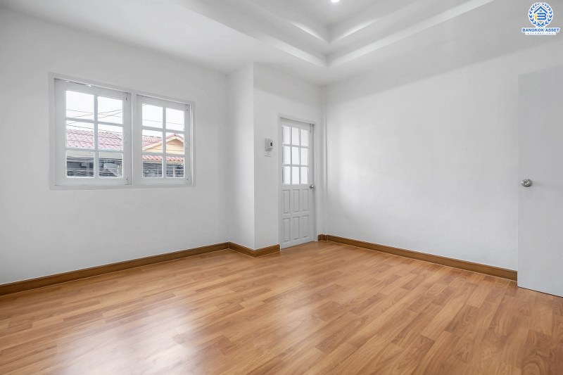 บ้านมือสองตกแต่งใหม่ ทำเลโซนเมือง! ม.พิมานนิเวศน์ สุดคุ้ม! พร้อมอยู่ เนื้อที่ 16 ตร.ว. ฟังก์ชั่น 2 ห้องนอนใหญ่ 2 ห้องน้ำ ครบครันทั้งครัวเคาน์เตอร์ และที่จอดรถ บนทำเลที่เชื่อมต่อหลายเส้นทาง ใกล้ทางด่วนงามวงศ์วาน และสถานที่ราชการหลายแห่ง ราคาพิเศษสุด!