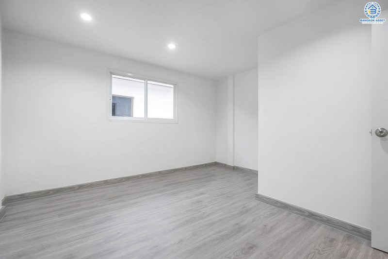 บ้านมือสองตกแต่งใหม่ ม.บ้านสวนนนท์2 พระราม5-ราชพฤกษ์ บ้านต่อเติม/พร้อมอยู่ เนื้อที่ 16 ตร.ว. ฟังก์ชั่น 3 ห้องนอน 2 ห้องน้ำ ครบครันทั้งครัวเคาน์เตอร์ และที่จอดรถ สะดวกสบายบนทำเลโซนเมือง เชื่อมต่อหลายเส้นทาง ใกล้สะพานพระราม5 ท่าน้ำนนท์ และอื่นๆ อีกมากมาย...