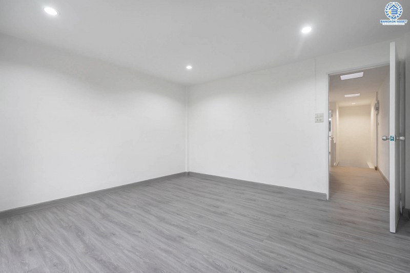 บ้านมือสองตกแต่งใหม่ ม.บ้านสวนนนท์2 พระราม5-ราชพฤกษ์ บ้านต่อเติม/พร้อมอยู่ เนื้อที่ 16 ตร.ว. ฟังก์ชั่น 3 ห้องนอน 2 ห้องน้ำ ครบครันทั้งครัวเคาน์เตอร์ และที่จอดรถ สะดวกสบายบนทำเลโซนเมือง เชื่อมต่อหลายเส้นทาง ใกล้สะพานพระราม5 ท่าน้ำนนท์ และอื่นๆ อีกมากมาย...