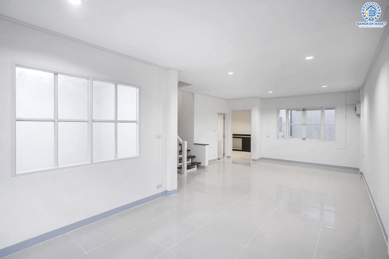 บ้านมือสองตกแต่งใหม่ ม.บุศรินทร์ วงแหวน (บ้านกล้วย-ไทรน้อย) หลังใหญ่พร้อมอยู่ แบรนด์LH เนื้อที่ 21 ตร.ว. ฟังก์ชั่นครบครัน! 3 ห้องนอน 2 ห้องน้ำ 2 ที่จอดรถ ตอบโจทย์ทุกการอยู่อาศัย บนทำเลคุณภาพ! ใกล้เซ็นทรัลเวสต์เกต และ รถไฟฟ้าสถานี "คลองบางไผ่"