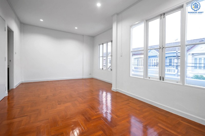 บ้านมือสองตกแต่งใหม่ ม.บุศรินทร์ วงแหวน (บ้านกล้วย-ไทรน้อย) หลังใหญ่พร้อมอยู่ แบรนด์LH เนื้อที่ 21 ตร.ว. ฟังก์ชั่นครบครัน! 3 ห้องนอน 2 ห้องน้ำ 2 ที่จอดรถ ตอบโจทย์ทุกการอยู่อาศัย บนทำเลคุณภาพ! ใกล้เซ็นทรัลเวสต์เกต และ รถไฟฟ้าสถานี "คลองบางไผ่"