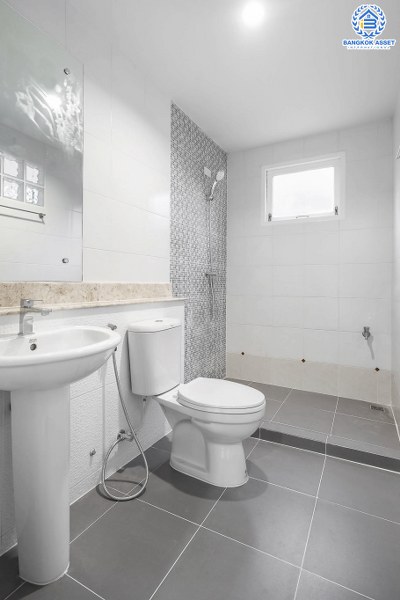 บ้านมือสองตกแต่งใหม่ โครงการ ชลลดา บางใหญ่-เซ็นทรัลเวสต์เกต พร้อมทุกการเข้าอยู่ สไตล์อบอุ่น  เนื้อที่ 52.5 ตร.ว. ฟังก์ชั่น 3ห้องนอน 2ห้องน้ำ สังคมคุณภาพแบรนด์ LH พร้อม facilities ครบครัน บนทำเลศักยภาพ เดินทางสะดวก ใกล้ถ.กาญจนาภิเษก เพียง 10 นาทีถึงรถไฟฟ้าสถานีคลองบางไผ่