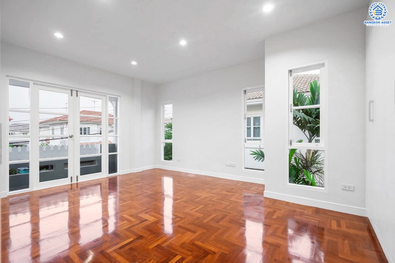 บ้านมือสองตกแต่งใหม่ โครงการ ชลลดา บางใหญ่-เซ็นทรัลเวสต์เกต พร้อมทุกการเข้าอยู่ สไตล์อบอุ่น  เนื้อที่ 52.5 ตร.ว. ฟังก์ชั่น 3ห้องนอน 2ห้องน้ำ สังคมคุณภาพแบรนด์ LH พร้อม facilities ครบครัน บนทำเลศักยภาพ เดินทางสะดวก ใกล้ถ.กาญจนาภิเษก เพียง 10 นาทีถึงรถไฟฟ้าสถานีคลองบางไผ่