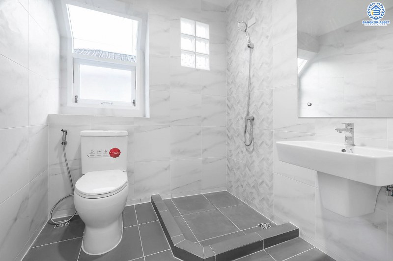 บ้านมือสองตกแต่งใหม่ โครงการ ชลลดา บางใหญ่-เซ็นทรัลเวสต์เกต พร้อมทุกการเข้าอยู่ สไตล์อบอุ่น  เนื้อที่ 52.5 ตร.ว. ฟังก์ชั่น 3ห้องนอน 2ห้องน้ำ สังคมคุณภาพแบรนด์ LH พร้อม facilities ครบครัน บนทำเลศักยภาพ เดินทางสะดวก ใกล้ถ.กาญจนาภิเษก เพียง 10 นาทีถึงรถไฟฟ้าสถานีคลองบางไผ่