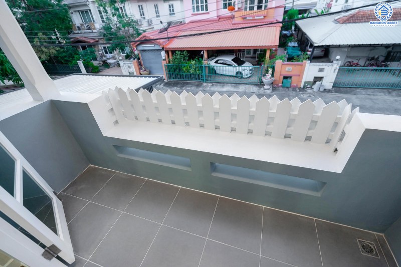 บ้านมือสองตกแต่งใหม่ โครงการ ชลลดา บางใหญ่-เซ็นทรัลเวสต์เกต พร้อมทุกการเข้าอยู่ สไตล์อบอุ่น  เนื้อที่ 52.5 ตร.ว. ฟังก์ชั่น 3ห้องนอน 2ห้องน้ำ สังคมคุณภาพแบรนด์ LH พร้อม facilities ครบครัน บนทำเลศักยภาพ เดินทางสะดวก ใกล้ถ.กาญจนาภิเษก เพียง 10 นาทีถึงรถไฟฟ้าสถานีคลองบางไผ่