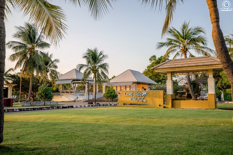 บ้านมือสองตกแต่งใหม่ โครงการ ชลลดา บางใหญ่-เซ็นทรัลเวสต์เกต พร้อมทุกการเข้าอยู่ สไตล์อบอุ่น  เนื้อที่ 52.5 ตร.ว. ฟังก์ชั่น 3ห้องนอน 2ห้องน้ำ สังคมคุณภาพแบรนด์ LH พร้อม facilities ครบครัน บนทำเลศักยภาพ เดินทางสะดวก ใกล้ถ.กาญจนาภิเษก เพียง 10 นาทีถึงรถไฟฟ้าสถานีคลองบางไผ่