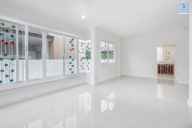 บ้านมือสองตกแต่งใหม่ หลังใหญ่ แต่งครบ! โครงการ สัมมากร ราชพฤกษ์ เนื้อที่ 57 ตร.ว. ฟังก์ชั่น 2 ห้องนอน 3 ห้องน้ำ พร้อมโซน Family Room +ห้องพระ โดดเด่นบนทำเลศักยภาพ ติดถนนราชพฤกษ์ ใกล้รถไฟฟ้า สถานีบางรักน้อยท่าอิฐ ราคาพิเศษ!