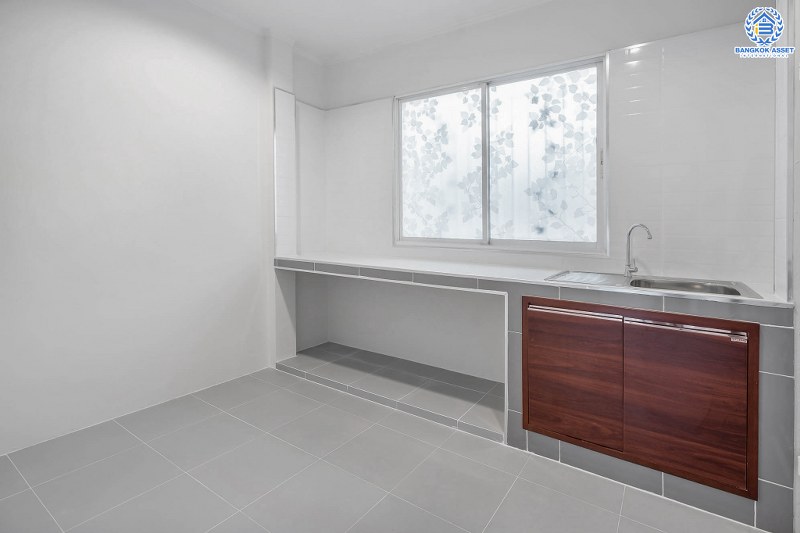 บ้านมือสองตกแต่งใหม่ หลังใหญ่ แต่งครบ! โครงการ สัมมากร ราชพฤกษ์ เนื้อที่ 57 ตร.ว. ฟังก์ชั่น 2 ห้องนอน 3 ห้องน้ำ พร้อมโซน Family Room +ห้องพระ โดดเด่นบนทำเลศักยภาพ ติดถนนราชพฤกษ์ ใกล้รถไฟฟ้า สถานีบางรักน้อยท่าอิฐ ราคาพิเศษ!