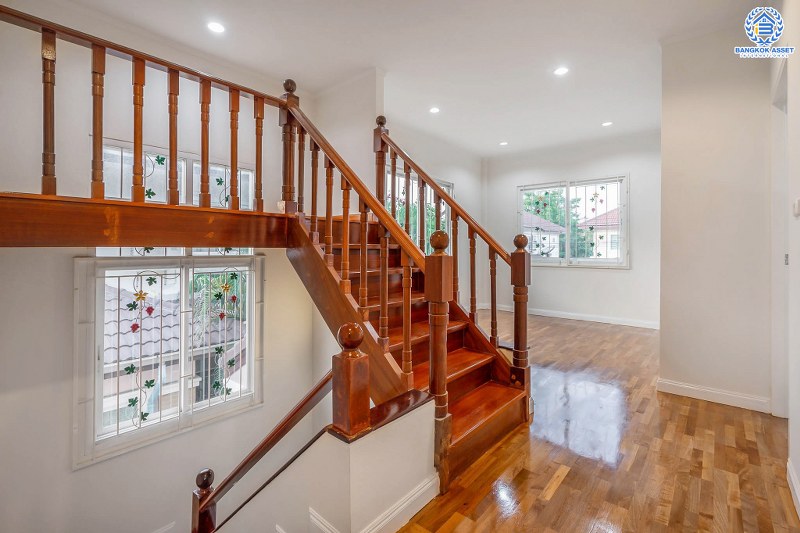 บ้านมือสองตกแต่งใหม่ หลังใหญ่ แต่งครบ! โครงการ สัมมากร ราชพฤกษ์ เนื้อที่ 57 ตร.ว. ฟังก์ชั่น 2 ห้องนอน 3 ห้องน้ำ พร้อมโซน Family Room +ห้องพระ โดดเด่นบนทำเลศักยภาพ ติดถนนราชพฤกษ์ ใกล้รถไฟฟ้า สถานีบางรักน้อยท่าอิฐ ราคาพิเศษ!