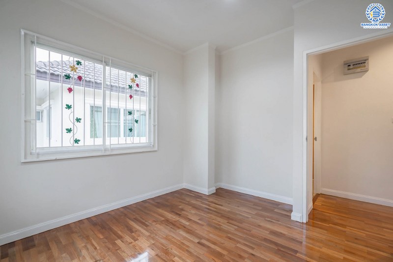 บ้านมือสองตกแต่งใหม่ หลังใหญ่ แต่งครบ! โครงการ สัมมากร ราชพฤกษ์ เนื้อที่ 57 ตร.ว. ฟังก์ชั่น 2 ห้องนอน 3 ห้องน้ำ พร้อมโซน Family Room +ห้องพระ โดดเด่นบนทำเลศักยภาพ ติดถนนราชพฤกษ์ ใกล้รถไฟฟ้า สถานีบางรักน้อยท่าอิฐ ราคาพิเศษ!