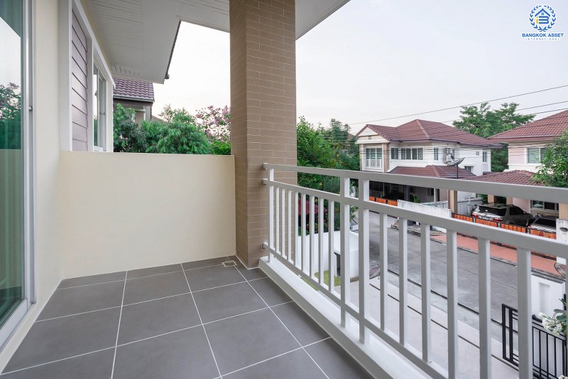 บ้านมือสองตกแต่งใหม่ หลังใหญ่ แต่งครบ! โครงการ สัมมากร ราชพฤกษ์ เนื้อที่ 57 ตร.ว. ฟังก์ชั่น 2 ห้องนอน 3 ห้องน้ำ พร้อมโซน Family Room +ห้องพระ โดดเด่นบนทำเลศักยภาพ ติดถนนราชพฤกษ์ ใกล้รถไฟฟ้า สถานีบางรักน้อยท่าอิฐ ราคาพิเศษ!