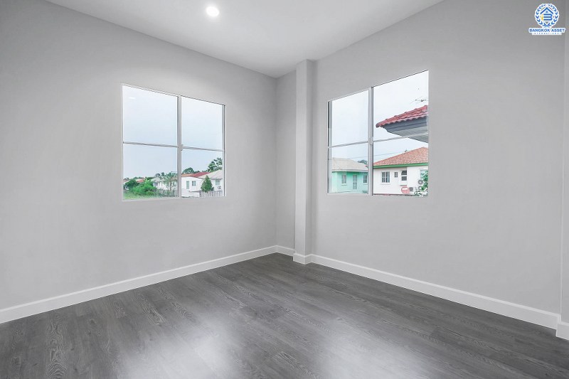 บ้านมือสองตกแต่งใหม่ โครงการ ชลลดา บางใหญ่-เซ็นทรัลเวสต์เกต สวย! ครบ! พร้อมทุกการเข้าอยู่ เนื้อที่ 52.8 ตร.ว. ฟังก์ชั่น 3ห้องนอน 2ห้องน้ำ บนสังคมคุณภาพแบรนด์ LH พร้อม facilities ครบครัน บนทำเลศักยภาพ เดินทางสะดวก ใกล้ถ.กาญจนาภิเษก เพียง 10 นาทีถึงรถไฟฟ้าสถานีคลองบางไผ่