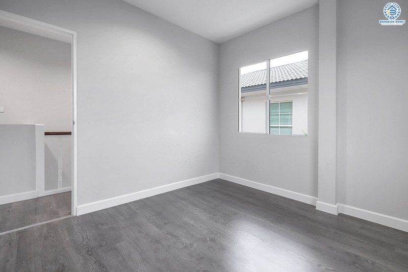 บ้านมือสองตกแต่งใหม่ โครงการ ชลลดา บางใหญ่-เซ็นทรัลเวสต์เกต สวย! ครบ! พร้อมทุกการเข้าอยู่ เนื้อที่ 52.8 ตร.ว. ฟังก์ชั่น 3ห้องนอน 2ห้องน้ำ บนสังคมคุณภาพแบรนด์ LH พร้อม facilities ครบครัน บนทำเลศักยภาพ เดินทางสะดวก ใกล้ถ.กาญจนาภิเษก เพียง 10 นาทีถึงรถไฟฟ้าสถานีคลองบางไผ่