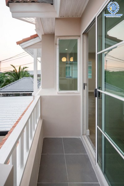 บ้านมือสองตกแต่งใหม่ โครงการ ชลลดา บางใหญ่-เซ็นทรัลเวสต์เกต สวย! ครบ! พร้อมทุกการเข้าอยู่ เนื้อที่ 52.8 ตร.ว. ฟังก์ชั่น 3ห้องนอน 2ห้องน้ำ บนสังคมคุณภาพแบรนด์ LH พร้อม facilities ครบครัน บนทำเลศักยภาพ เดินทางสะดวก ใกล้ถ.กาญจนาภิเษก เพียง 10 นาทีถึงรถไฟฟ้าสถานีคลองบางไผ่