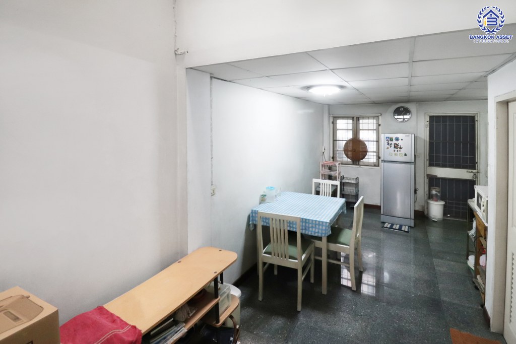 ทาวน์โฮมมือสองนนทบุรี ตรงข้ามเซ็นทรัลแจ้งวัฒนะ ม.นันทนาการ์เด้น หลังใหญ่พร้อมอยู่ เนื้อที่ 18 ตร.ว. ฟังก์ชั่น 3 ชั้น 3 ห้องนอน 3 ห้องน้ำ พื้นที่ใช้สอยกว้า 224 ตร.ม. พร้อมสะดวกสะบายทุกการเดินทาง ใกล้เมืองทอง ,ทางด่วน ในราคาเพียง 2 ล้านต้นๆ เท่านั้น