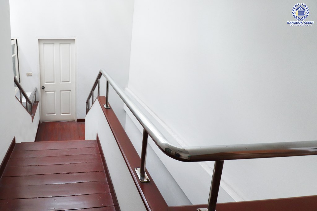 ทาวน์โฮมมือสองนนทบุรี ตรงข้ามเซ็นทรัลแจ้งวัฒนะ ม.นันทนาการ์เด้น หลังใหญ่พร้อมอยู่ เนื้อที่ 18 ตร.ว. ฟังก์ชั่น 3 ชั้น 3 ห้องนอน 3 ห้องน้ำ พื้นที่ใช้สอยกว้า 224 ตร.ม. พร้อมสะดวกสะบายทุกการเดินทาง ใกล้เมืองทอง ,ทางด่วน ในราคาเพียง 2 ล้านต้นๆ เท่านั้น