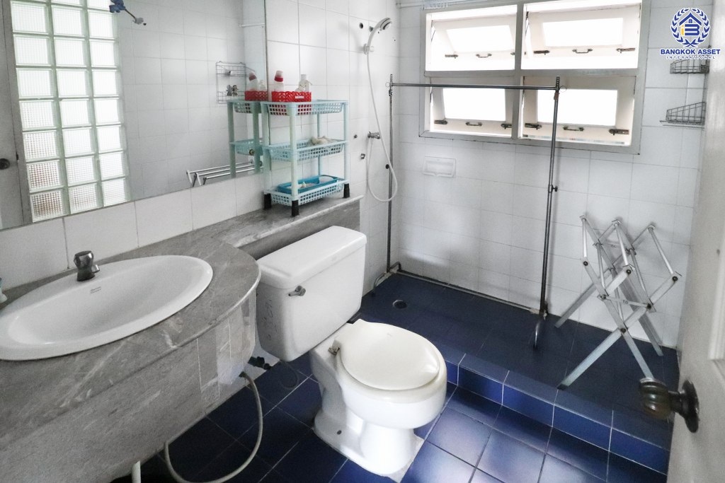 ทาวน์โฮมมือสองนนทบุรี ตรงข้ามเซ็นทรัลแจ้งวัฒนะ ม.นันทนาการ์เด้น หลังใหญ่พร้อมอยู่ เนื้อที่ 18 ตร.ว. ฟังก์ชั่น 3 ชั้น 3 ห้องนอน 3 ห้องน้ำ พื้นที่ใช้สอยกว้า 224 ตร.ม. พร้อมสะดวกสะบายทุกการเดินทาง ใกล้เมืองทอง ,ทางด่วน ในราคาเพียง 2 ล้านต้นๆ เท่านั้น