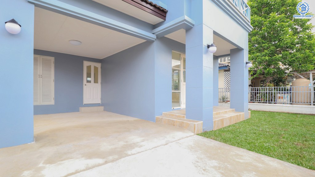 บ้านเดี่ยวมือสองนนทบุรี คุณภาพแบรนด์ LH โครงการ ชัยพฤกษ์ บางบัวทอง หลังใหญ่พร้อมอยู่ เนื้อที่ 66 ตร.ว. ฟังก์ชั่น 3 ห้องนอน 3 ห้องน้ำ พร้อมโซน Family Room ชั้นสอง สะดวกสบายบนทำเลติดถนนใหญ่ ใกล้เซ็นทรัลเวสต์เกต และรถไฟฟ้าสถานีบางพลู...