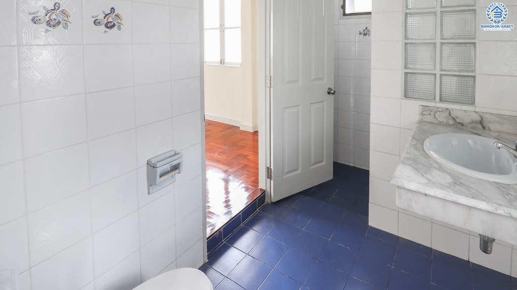 บ้านเดี่ยวมือสองนนทบุรี คุณภาพแบรนด์ LH โครงการ ชัยพฤกษ์ บางบัวทอง หลังใหญ่พร้อมอยู่ เนื้อที่ 66 ตร.ว. ฟังก์ชั่น 3 ห้องนอน 3 ห้องน้ำ พร้อมโซน Family Room ชั้นสอง สะดวกสบายบนทำเลติดถนนใหญ่ ใกล้เซ็นทรัลเวสต์เกต และรถไฟฟ้าสถานีบางพลู...