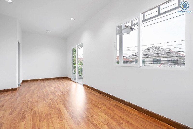 บ้านมือสองตกแต่งใหม่ ม.เดอะวิลล่า ราชพฤกษ์-ท่าอิฐ ฟังก์ชั่นแบบบ้านเดี่ยว เนื้อที่ 35.8 ตร.ว. พร้อมอยู่ 3 ห้องนอน 3 ห้องน้ำ พร้อมสังคมคุณภาพแบรนด์ พร็อพเพอร์ตี้ เพอร์เฟค* บนทำเลเข้า-ออกได้ 2 เส้นทางทั้งถ.รัตนาธิเบศร์ และถ.ราชพฤกษ์ ใกล้รถไฟฟ้า สถานีบางรักน้อยท่าอิฐ