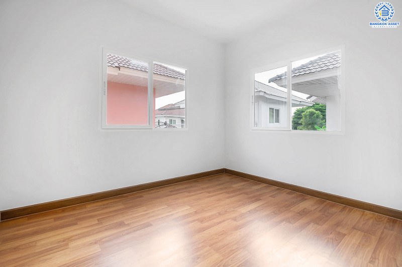 บ้านมือสองตกแต่งใหม่ ม.เดอะวิลล่า ราชพฤกษ์-ท่าอิฐ ฟังก์ชั่นแบบบ้านเดี่ยว เนื้อที่ 35.8 ตร.ว. พร้อมอยู่ 3 ห้องนอน 3 ห้องน้ำ พร้อมสังคมคุณภาพแบรนด์ พร็อพเพอร์ตี้ เพอร์เฟค* บนทำเลเข้า-ออกได้ 2 เส้นทางทั้งถ.รัตนาธิเบศร์ และถ.ราชพฤกษ์ ใกล้รถไฟฟ้า สถานีบางรักน้อยท่าอิฐ