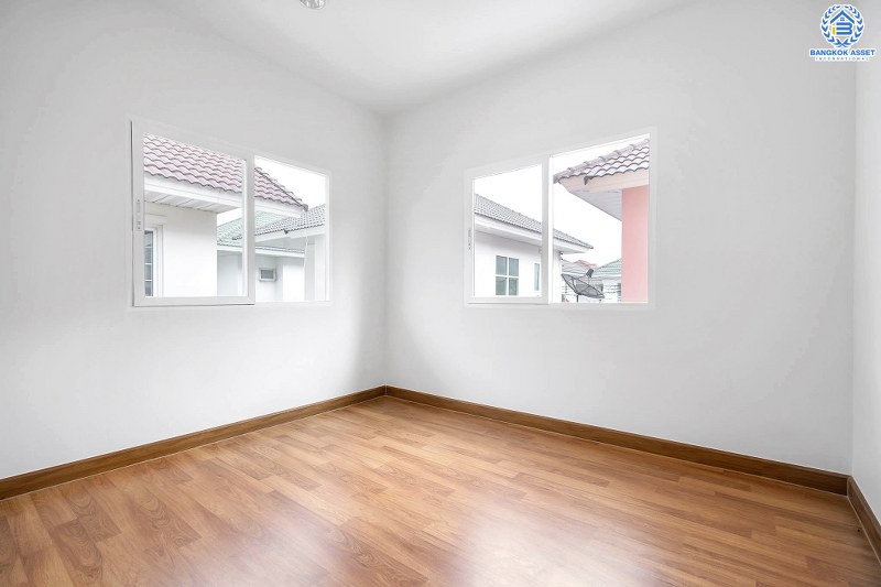 บ้านมือสองตกแต่งใหม่ ม.เดอะวิลล่า ราชพฤกษ์-ท่าอิฐ ฟังก์ชั่นแบบบ้านเดี่ยว เนื้อที่ 35.8 ตร.ว. พร้อมอยู่ 3 ห้องนอน 3 ห้องน้ำ พร้อมสังคมคุณภาพแบรนด์ พร็อพเพอร์ตี้ เพอร์เฟค* บนทำเลเข้า-ออกได้ 2 เส้นทางทั้งถ.รัตนาธิเบศร์ และถ.ราชพฤกษ์ ใกล้รถไฟฟ้า สถานีบางรักน้อยท่าอิฐ