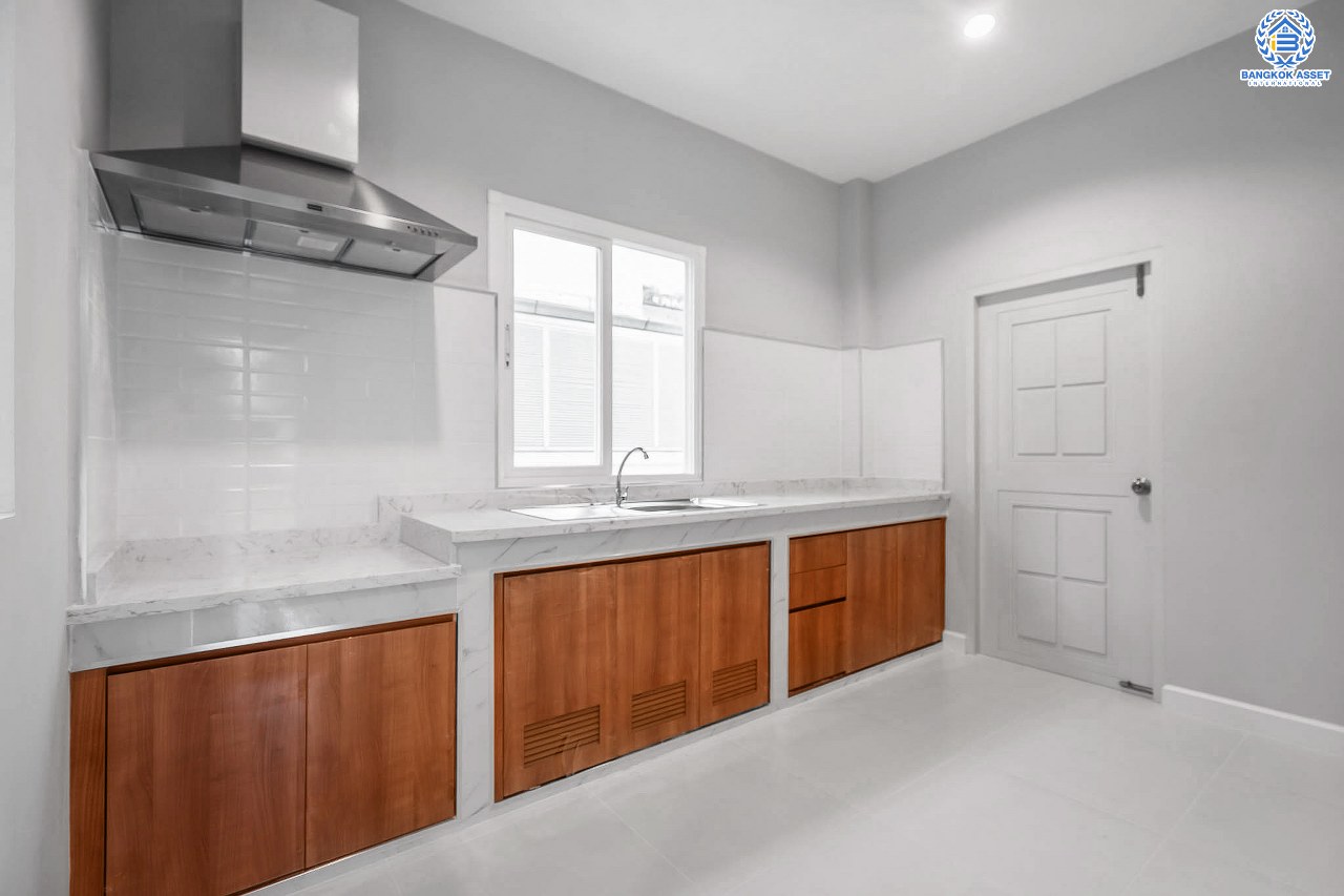 บ้านมือสองตกแต่งใหม่ ม.เพอร์เฟคเพลส ราชพฤกษ์-พระราม5 (เนื้อที่ 63 ตร.ว.) บ้านดีไซน์ทันสมัย หลังใหญ่พร้อมอยู่ ฟังก์ชั่น 3 ห้องนอน 3 ห้องน้ำ 2 ที่จอดรถ พร้อมพื้นที่ใช้สอยเกือบ 200 ตร.ม. กับที่สุดแห่งทำเลโซนเมือง ที่เชื่อมสู่หลายเส้นทาง หน้าโครงการติดถ.ราชพฤกษ์ เพียง 5 นาทีถึงวงเวียนพระรามห้า ใกล้รถไฟฟ้าสถานี "บางรักใหญ่" และห้างฯ ชั้นนำมากมาย