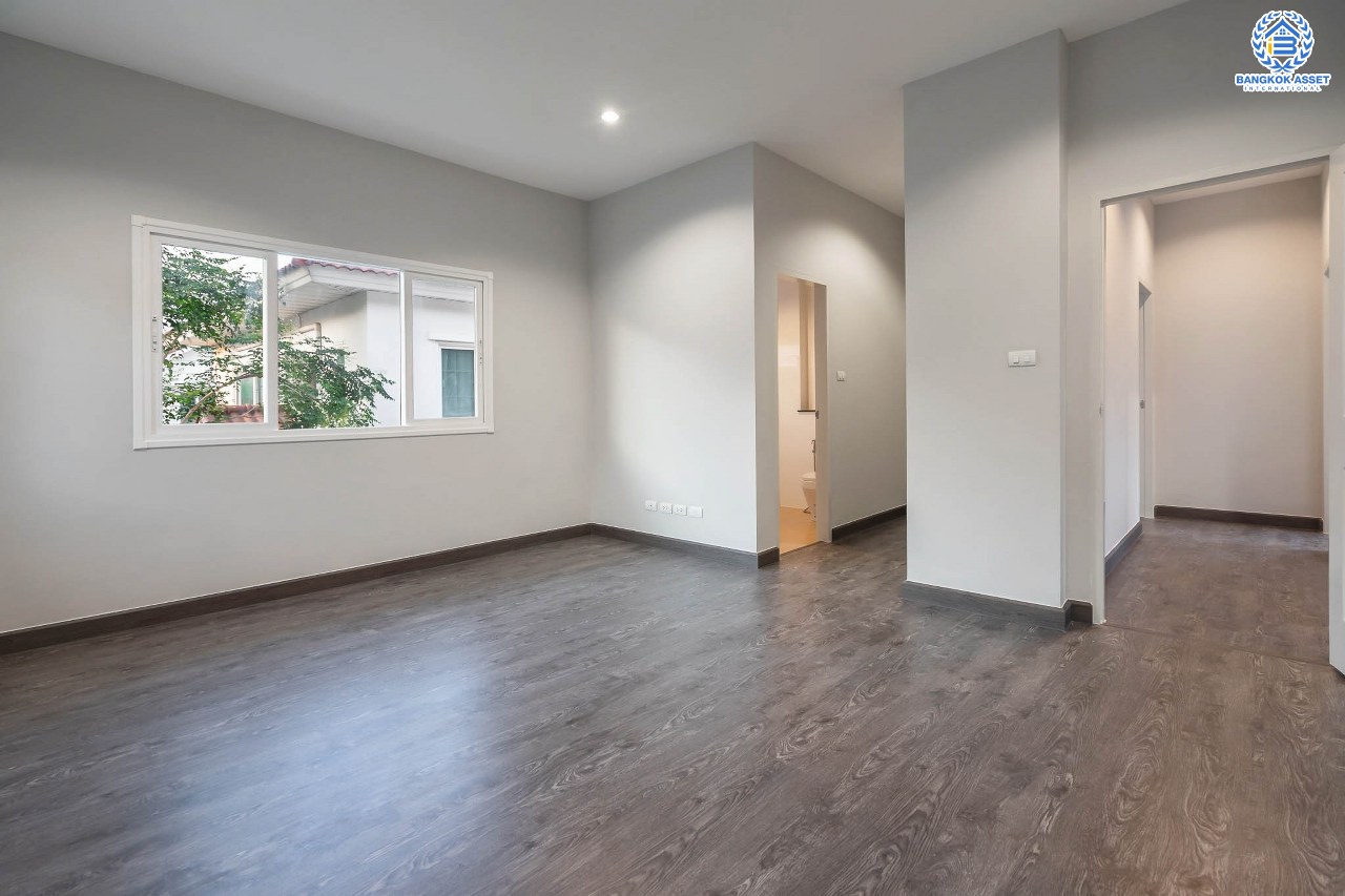 บ้านมือสองตกแต่งใหม่ ม.เพอร์เฟคเพลส ราชพฤกษ์-พระราม5 (เนื้อที่ 63 ตร.ว.) บ้านดีไซน์ทันสมัย หลังใหญ่พร้อมอยู่ ฟังก์ชั่น 3 ห้องนอน 3 ห้องน้ำ 2 ที่จอดรถ พร้อมพื้นที่ใช้สอยเกือบ 200 ตร.ม. กับที่สุดแห่งทำเลโซนเมือง ที่เชื่อมสู่หลายเส้นทาง หน้าโครงการติดถ.ราชพฤกษ์ เพียง 5 นาทีถึงวงเวียนพระรามห้า ใกล้รถไฟฟ้าสถานี "บางรักใหญ่" และห้างฯ ชั้นนำมากมาย