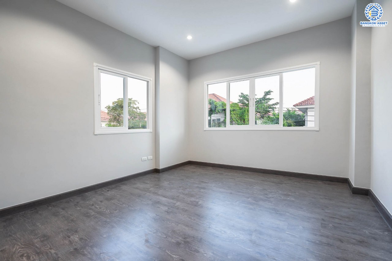 บ้านมือสองตกแต่งใหม่ ม.เพอร์เฟคเพลส ราชพฤกษ์-พระราม5 (เนื้อที่ 63 ตร.ว.) บ้านดีไซน์ทันสมัย หลังใหญ่พร้อมอยู่ ฟังก์ชั่น 3 ห้องนอน 3 ห้องน้ำ 2 ที่จอดรถ พร้อมพื้นที่ใช้สอยเกือบ 200 ตร.ม. กับที่สุดแห่งทำเลโซนเมือง ที่เชื่อมสู่หลายเส้นทาง หน้าโครงการติดถ.ราชพฤกษ์ เพียง 5 นาทีถึงวงเวียนพระรามห้า ใกล้รถไฟฟ้าสถานี "บางรักใหญ่" และห้างฯ ชั้นนำมากมาย