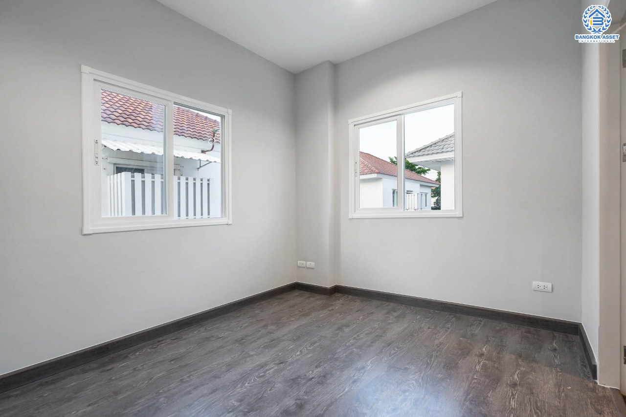 บ้านมือสองตกแต่งใหม่ ม.เพอร์เฟคเพลส ราชพฤกษ์-พระราม5 (เนื้อที่ 63 ตร.ว.) บ้านดีไซน์ทันสมัย หลังใหญ่พร้อมอยู่ ฟังก์ชั่น 3 ห้องนอน 3 ห้องน้ำ 2 ที่จอดรถ พร้อมพื้นที่ใช้สอยเกือบ 200 ตร.ม. กับที่สุดแห่งทำเลโซนเมือง ที่เชื่อมสู่หลายเส้นทาง หน้าโครงการติดถ.ราชพฤกษ์ เพียง 5 นาทีถึงวงเวียนพระรามห้า ใกล้รถไฟฟ้าสถานี "บางรักใหญ่" และห้างฯ ชั้นนำมากมาย