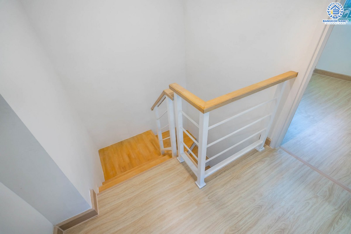 บ้านมือสองตกแต่งใหม่ ห้องมุม! ม.พฤกษาวิลล์28 บางใหญ่-เซ็นทรัลเวสต์เกต (หน้ากว้าง 6 เมตร) ความสุขมีครบทุกตารางนิ้ว บนเนื้อที่ 26.6 ตร.ว. ฟังก์ชั่น 3 ห้องนอน 2 ห้องน้ำ ครบครันทั้งครัวเคาน์เตอร์ และที่จอดรถส่วนตัว บนทำเลสุดสะดวก ใกล้ถนนกาญจนาภิเษก เพียง 8 นาทีจาก MRT สถานี ตลาดบางใหญ่...