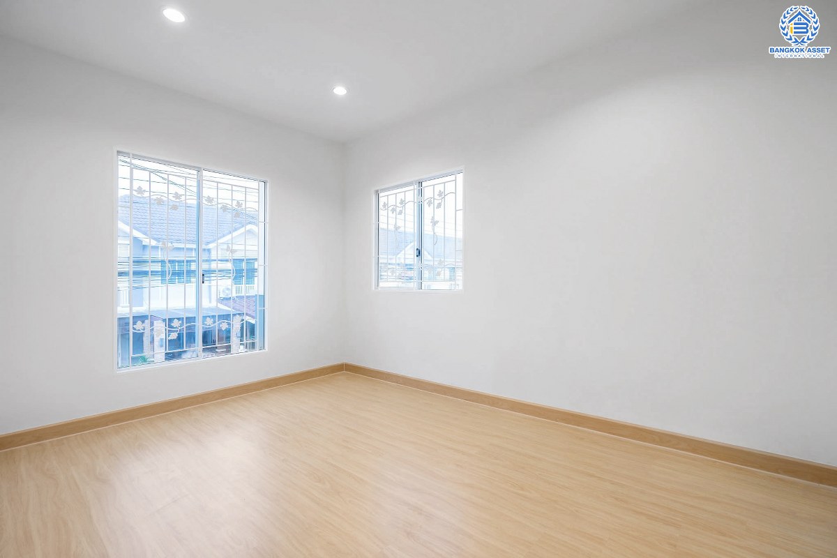 บ้านมือสองตกแต่งใหม่ ห้องมุม! ม.พฤกษาวิลล์28 บางใหญ่-เซ็นทรัลเวสต์เกต (หน้ากว้าง 6 เมตร) ความสุขมีครบทุกตารางนิ้ว บนเนื้อที่ 26.6 ตร.ว. ฟังก์ชั่น 3 ห้องนอน 2 ห้องน้ำ ครบครันทั้งครัวเคาน์เตอร์ และที่จอดรถส่วนตัว บนทำเลสุดสะดวก ใกล้ถนนกาญจนาภิเษก เพียง 8 นาทีจาก MRT สถานี ตลาดบางใหญ่...