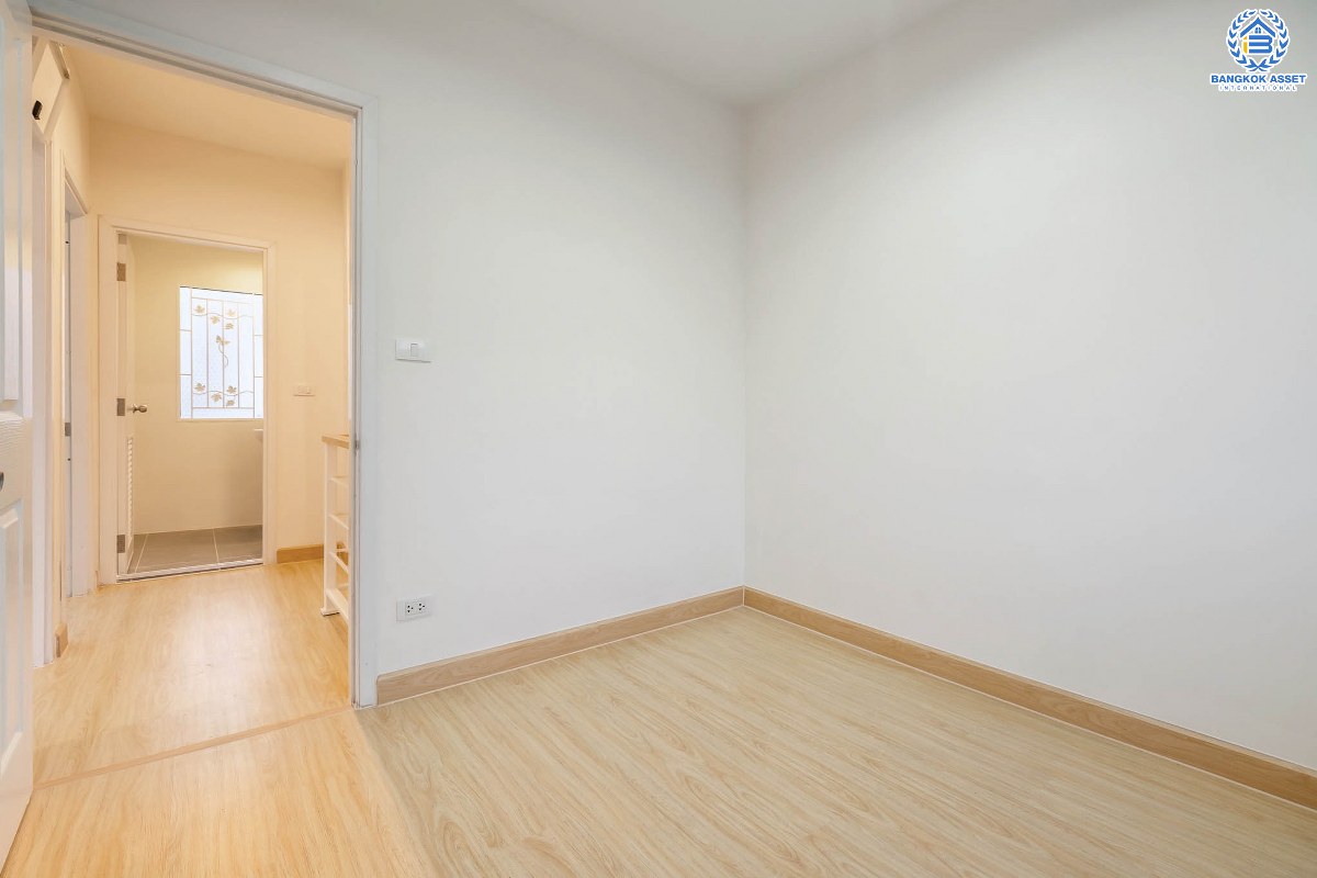 บ้านมือสองตกแต่งใหม่ ห้องมุม! ม.พฤกษาวิลล์28 บางใหญ่-เซ็นทรัลเวสต์เกต (หน้ากว้าง 6 เมตร) ความสุขมีครบทุกตารางนิ้ว บนเนื้อที่ 26.6 ตร.ว. ฟังก์ชั่น 3 ห้องนอน 2 ห้องน้ำ ครบครันทั้งครัวเคาน์เตอร์ และที่จอดรถส่วนตัว บนทำเลสุดสะดวก ใกล้ถนนกาญจนาภิเษก เพียง 8 นาทีจาก MRT สถานี ตลาดบางใหญ่...