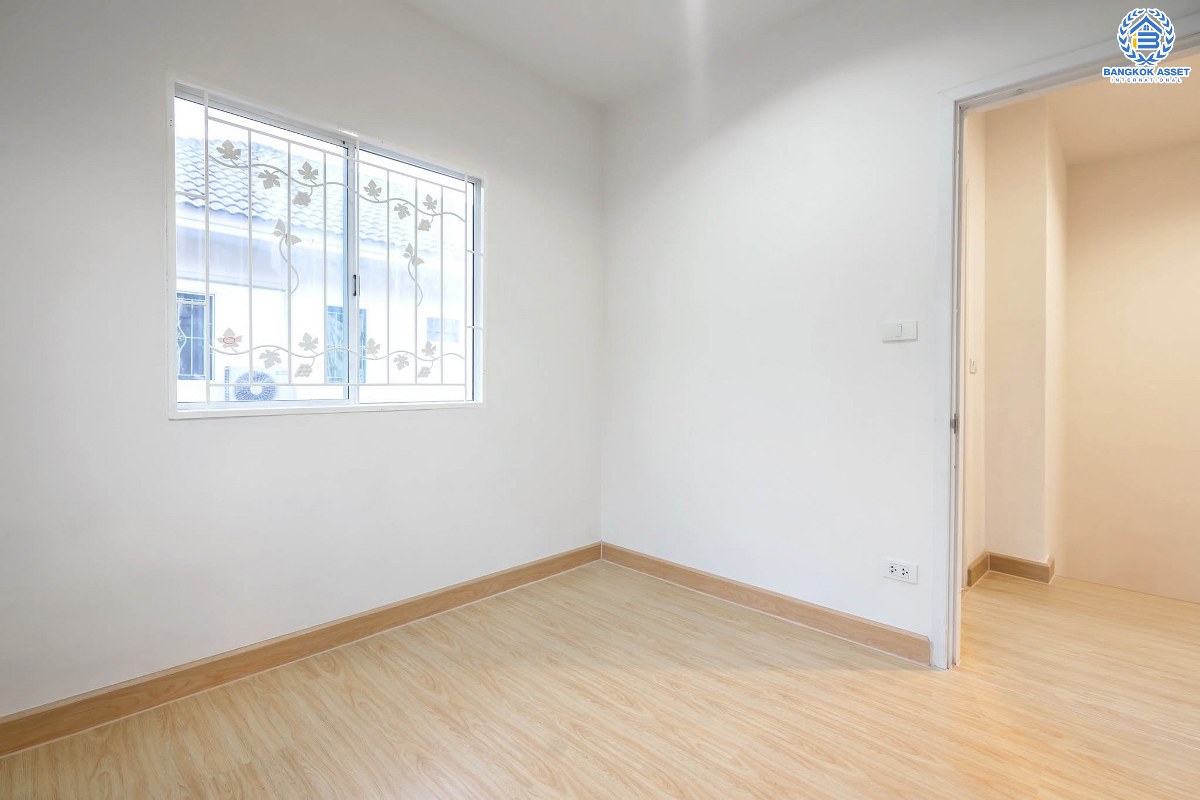 บ้านมือสองตกแต่งใหม่ ห้องมุม! ม.พฤกษาวิลล์28 บางใหญ่-เซ็นทรัลเวสต์เกต (หน้ากว้าง 6 เมตร) ความสุขมีครบทุกตารางนิ้ว บนเนื้อที่ 26.6 ตร.ว. ฟังก์ชั่น 3 ห้องนอน 2 ห้องน้ำ ครบครันทั้งครัวเคาน์เตอร์ และที่จอดรถส่วนตัว บนทำเลสุดสะดวก ใกล้ถนนกาญจนาภิเษก เพียง 8 นาทีจาก MRT สถานี ตลาดบางใหญ่...