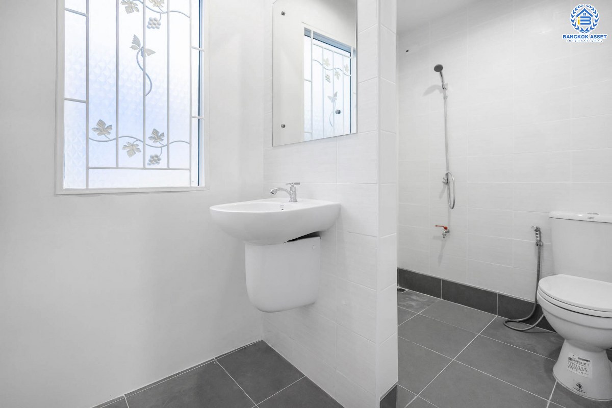 บ้านมือสองตกแต่งใหม่ ห้องมุม! ม.พฤกษาวิลล์28 บางใหญ่-เซ็นทรัลเวสต์เกต (หน้ากว้าง 6 เมตร) ความสุขมีครบทุกตารางนิ้ว บนเนื้อที่ 26.6 ตร.ว. ฟังก์ชั่น 3 ห้องนอน 2 ห้องน้ำ ครบครันทั้งครัวเคาน์เตอร์ และที่จอดรถส่วนตัว บนทำเลสุดสะดวก ใกล้ถนนกาญจนาภิเษก เพียง 8 นาทีจาก MRT สถานี ตลาดบางใหญ่...