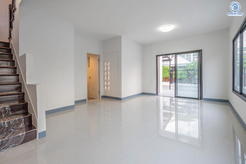 บ้านมือสองตกแต่งใหม่ หลังใหญ่ห้องมุม! ม.พฤกษา14A บางใหญ่-เซ็นทรัลเวสต์เกต เนื้อที่ 23.9 ตร.ว. หน้ากว้าง 6 เมตร ฟังก์ชั่น 3 ห้องนอน 2 ห้องน้ำ ครบครันทั้งครัวเคาน์เตอร์และที่จอดรถ ทำเลดี เข้าเมืองสะดวก ใกล้รถไฟฟ้าสถานี "คลองบางไผ่"