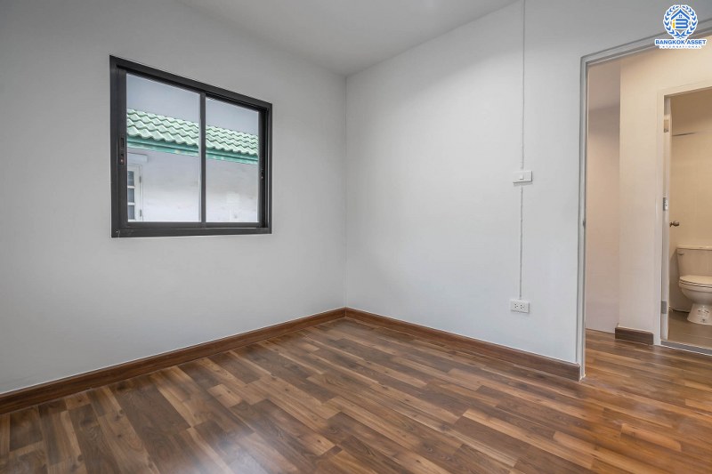 บ้านมือสองตกแต่งใหม่ หลังใหญ่ห้องมุม! ม.พฤกษา14A บางใหญ่-เซ็นทรัลเวสต์เกต เนื้อที่ 23.9 ตร.ว. หน้ากว้าง 6 เมตร ฟังก์ชั่น 3 ห้องนอน 2 ห้องน้ำ ครบครันทั้งครัวเคาน์เตอร์และที่จอดรถ ทำเลดี เข้าเมืองสะดวก ใกล้รถไฟฟ้าสถานี "คลองบางไผ่"