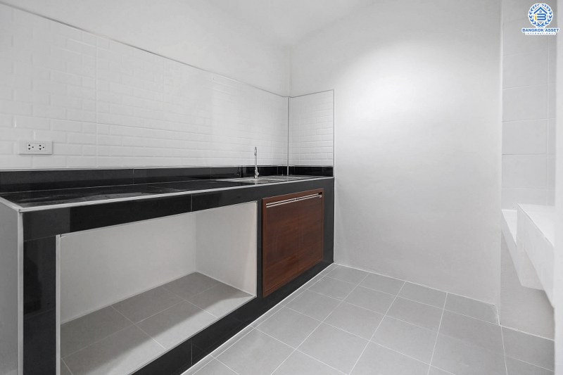 บ้านมือสองตกแต่งใหม่ ม.เดอะวิลล่า ราชพฤกษ์-ท่าอิฐ ตกแต่งสไตล์อบอุ่น พร้อมอยู่ เนื้อที่ 18 ตร.ว. ฟังก์ชั่นครบครัน 3ห้องนอน 2ห้องน้ำ พร้อมสังคมคุณภาพ บนทำเลเข้า-ออกได้ 2 เส้นทางทั้งถ.รัตนาธิเบศร์ และถ.ราชพฤกษ์ ใกล้รถไฟฟ้า สถานีบางรักน้อยท่าอิฐ