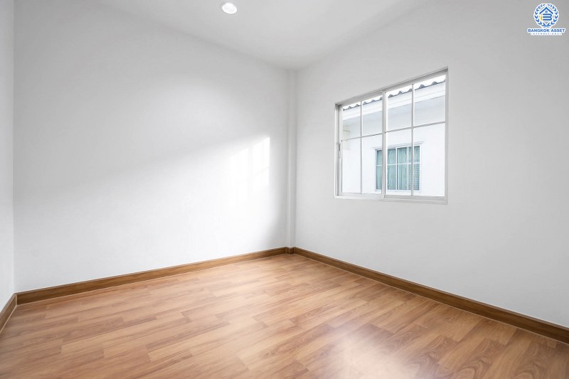 บ้านมือสองตกแต่งใหม่ ม.เดอะวิลล่า ราชพฤกษ์-ท่าอิฐ ตกแต่งสไตล์อบอุ่น พร้อมอยู่ เนื้อที่ 18 ตร.ว. ฟังก์ชั่นครบครัน 3ห้องนอน 2ห้องน้ำ พร้อมสังคมคุณภาพ บนทำเลเข้า-ออกได้ 2 เส้นทางทั้งถ.รัตนาธิเบศร์ และถ.ราชพฤกษ์ ใกล้รถไฟฟ้า สถานีบางรักน้อยท่าอิฐ