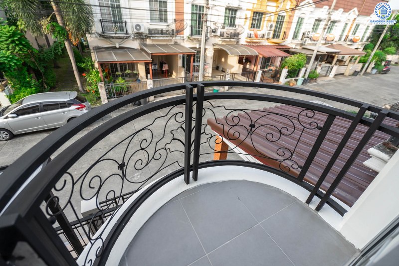 บ้านมือสองตกแต่งใหม่ ม.เดอะวิลล่า ราชพฤกษ์-ท่าอิฐ ตกแต่งสไตล์อบอุ่น พร้อมอยู่ เนื้อที่ 18 ตร.ว. ฟังก์ชั่นครบครัน 3ห้องนอน 2ห้องน้ำ พร้อมสังคมคุณภาพ บนทำเลเข้า-ออกได้ 2 เส้นทางทั้งถ.รัตนาธิเบศร์ และถ.ราชพฤกษ์ ใกล้รถไฟฟ้า สถานีบางรักน้อยท่าอิฐ