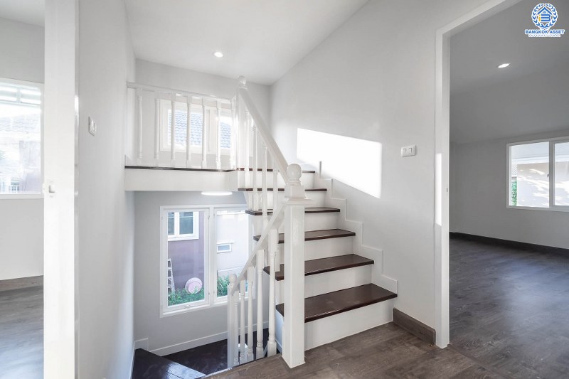 บ้านมือสองตกแต่งใหม่ ม.วิลล่าคุณาลัย บางใหญ่-เซ็นทรัลเวสต์เกต บ้านเดี่ยวสไตล์โมเดิร์น พร้อมอยู่ ฟังก์ชั่นครบ 3 ห้องนอน 3 ห้องน้ำ 2 ที่จอดรถ +ห้องพระ พร้อมความเป็นส่วนตัว เดินทางสะดวก บนทำเลศักยภาพ ใกล้ MRTสายสีม่วง เพียง 10 นาทีจากเซ็นทรัลเวสต์เกต ราคาพิเศษ!