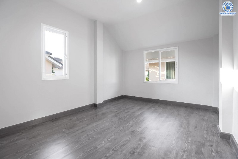 บ้านมือสองตกแต่งใหม่ ม.วิลล่าคุณาลัย บางใหญ่-เซ็นทรัลเวสต์เกต บ้านเดี่ยวสไตล์โมเดิร์น พร้อมอยู่ ฟังก์ชั่นครบ 3 ห้องนอน 3 ห้องน้ำ 2 ที่จอดรถ +ห้องพระ พร้อมความเป็นส่วนตัว เดินทางสะดวก บนทำเลศักยภาพ ใกล้ MRTสายสีม่วง เพียง 10 นาทีจากเซ็นทรัลเวสต์เกต ราคาพิเศษ!