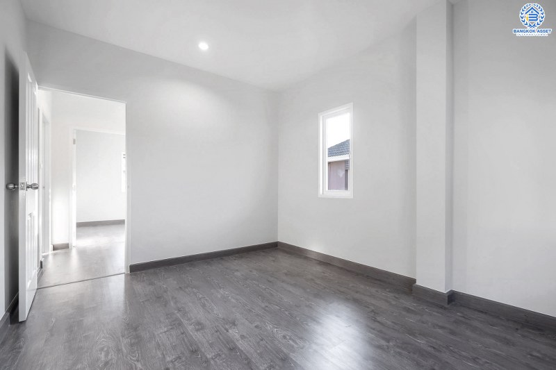 บ้านมือสองตกแต่งใหม่ ม.วิลล่าคุณาลัย บางใหญ่-เซ็นทรัลเวสต์เกต บ้านเดี่ยวสไตล์โมเดิร์น พร้อมอยู่ ฟังก์ชั่นครบ 3 ห้องนอน 3 ห้องน้ำ 2 ที่จอดรถ +ห้องพระ พร้อมความเป็นส่วนตัว เดินทางสะดวก บนทำเลศักยภาพ ใกล้ MRTสายสีม่วง เพียง 10 นาทีจากเซ็นทรัลเวสต์เกต ราคาพิเศษ!