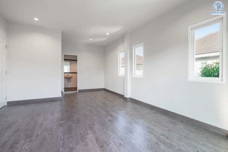 บ้านมือสองตกแต่งใหม่ ม.วิลล่าคุณาลัย บางใหญ่-เซ็นทรัลเวสต์เกต บ้านเดี่ยวสไตล์โมเดิร์น พร้อมอยู่ ฟังก์ชั่นครบ 3 ห้องนอน 3 ห้องน้ำ 2 ที่จอดรถ +ห้องพระ พร้อมความเป็นส่วนตัว เดินทางสะดวก บนทำเลศักยภาพ ใกล้ MRTสายสีม่วง เพียง 10 นาทีจากเซ็นทรัลเวสต์เกต ราคาพิเศษ!