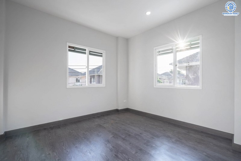 บ้านมือสองตกแต่งใหม่ ม.วิลล่าคุณาลัย บางใหญ่-เซ็นทรัลเวสต์เกต บ้านเดี่ยวสไตล์โมเดิร์น พร้อมอยู่ ฟังก์ชั่นครบ 3 ห้องนอน 3 ห้องน้ำ 2 ที่จอดรถ +ห้องพระ พร้อมความเป็นส่วนตัว เดินทางสะดวก บนทำเลศักยภาพ ใกล้ MRTสายสีม่วง เพียง 10 นาทีจากเซ็นทรัลเวสต์เกต ราคาพิเศษ!