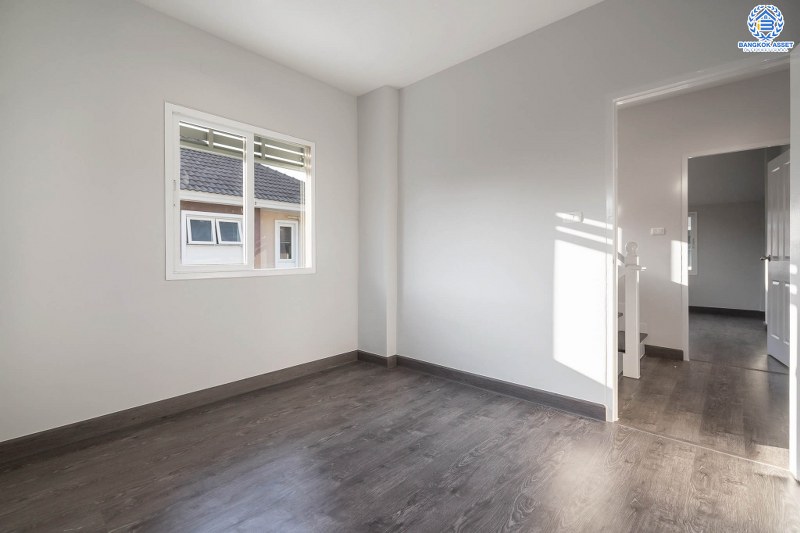 บ้านมือสองตกแต่งใหม่ ม.วิลล่าคุณาลัย บางใหญ่-เซ็นทรัลเวสต์เกต บ้านเดี่ยวสไตล์โมเดิร์น พร้อมอยู่ ฟังก์ชั่นครบ 3 ห้องนอน 3 ห้องน้ำ 2 ที่จอดรถ +ห้องพระ พร้อมความเป็นส่วนตัว เดินทางสะดวก บนทำเลศักยภาพ ใกล้ MRTสายสีม่วง เพียง 10 นาทีจากเซ็นทรัลเวสต์เกต ราคาพิเศษ!