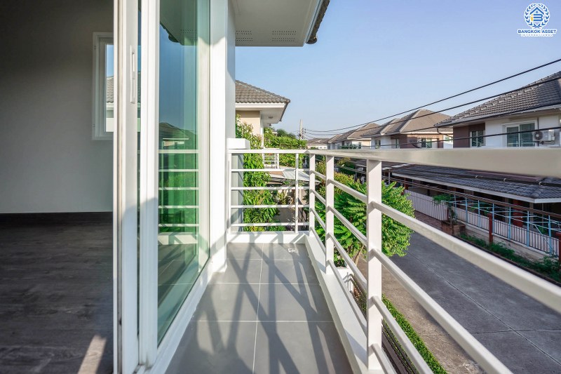 บ้านมือสองตกแต่งใหม่ ม.วิลล่าคุณาลัย บางใหญ่-เซ็นทรัลเวสต์เกต บ้านเดี่ยวสไตล์โมเดิร์น พร้อมอยู่ ฟังก์ชั่นครบ 3 ห้องนอน 3 ห้องน้ำ 2 ที่จอดรถ +ห้องพระ พร้อมความเป็นส่วนตัว เดินทางสะดวก บนทำเลศักยภาพ ใกล้ MRTสายสีม่วง เพียง 10 นาทีจากเซ็นทรัลเวสต์เกต ราคาพิเศษ!